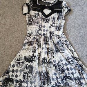 Alice in wonderland detailed dress